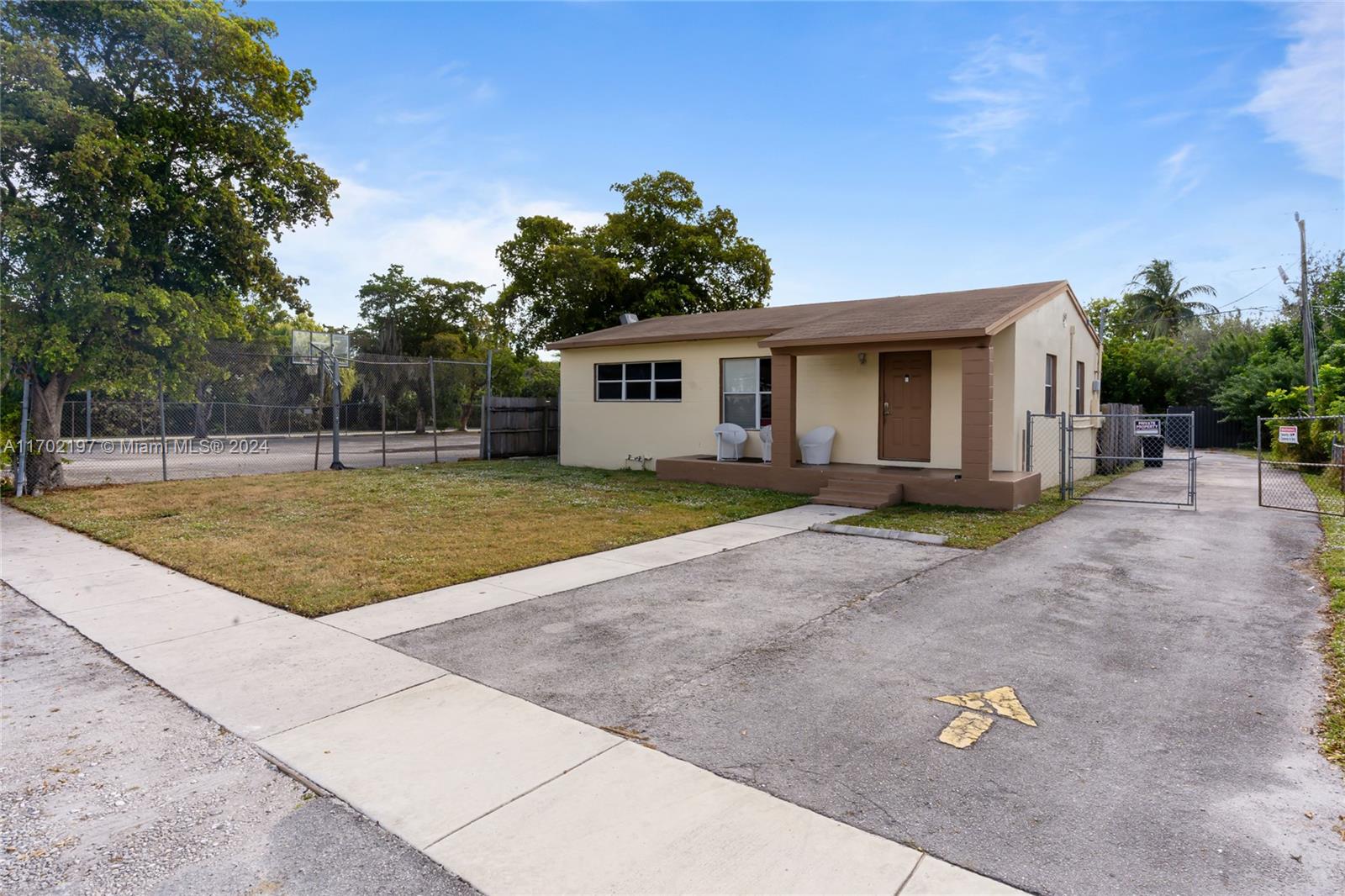 806 NW 18th St