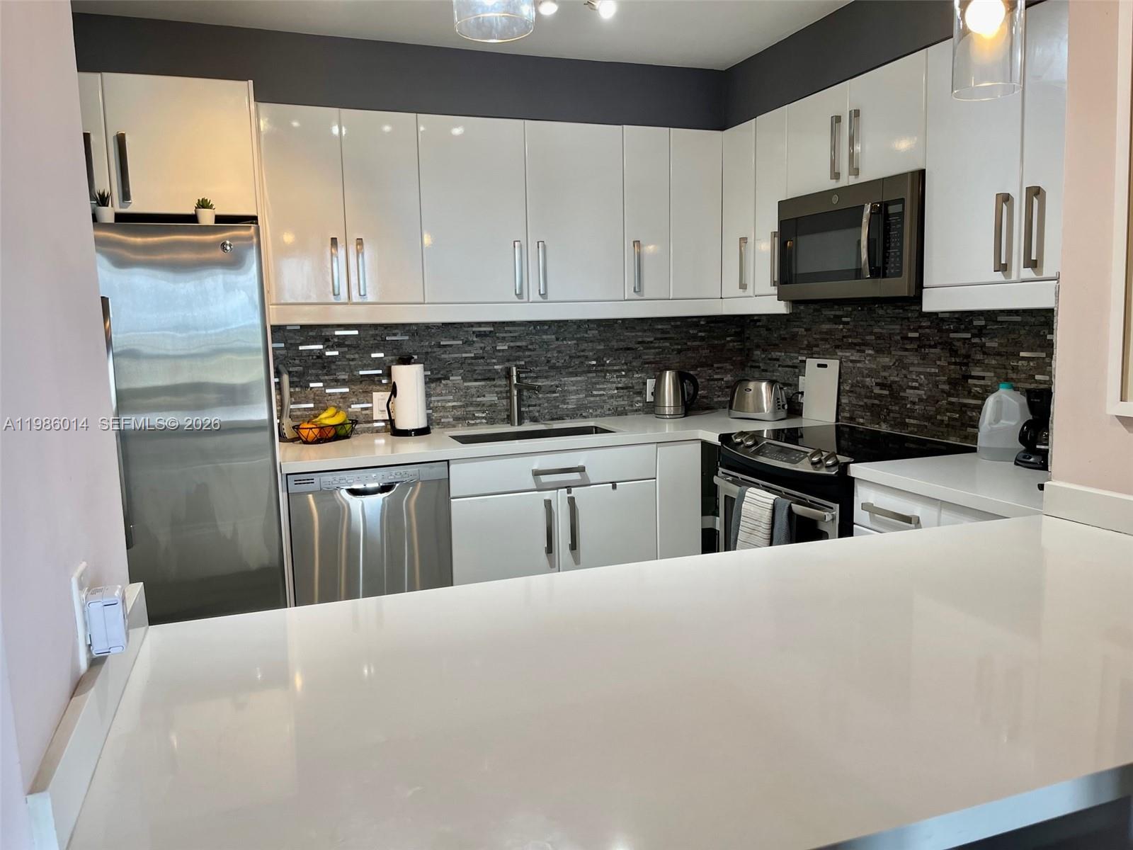 HAMPTONS WEST CONDO - Residential Lease