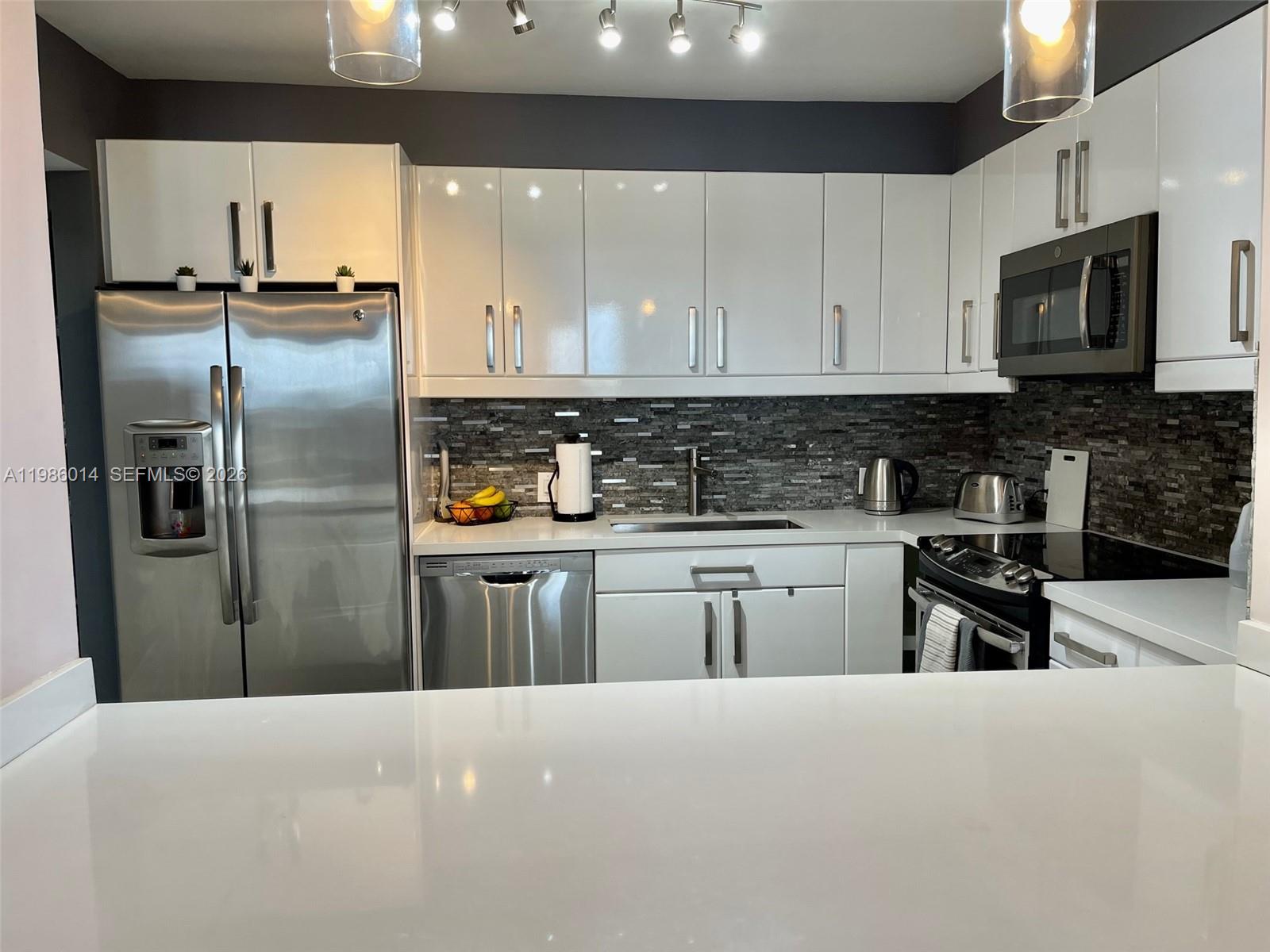 HAMPTONS WEST CONDO - Residential Lease