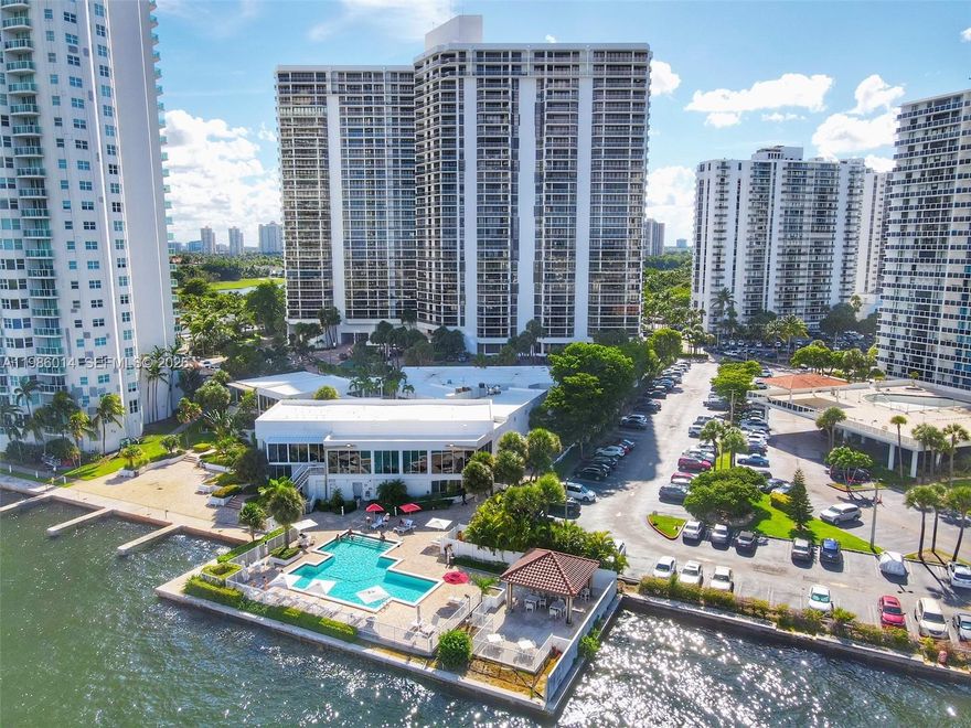 LOCATION LOCATION in Aventura, Hamptons West Lifestyle! Deluxe amenities including restaurant, full state of the art fitness center & gym, gourmet deli, room service, daily cinema, tennis courts, sunrise & sunset pools, sports courts, 24 hour valet & security, covered and assigned parking, and much more.YOU CAN RENT FOR 1