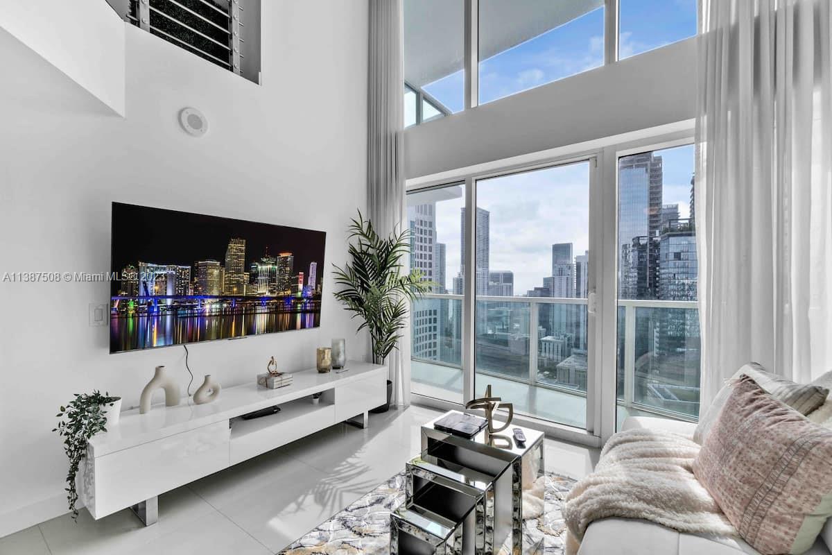 Spectacular 2 STORY apartment for sale in the south tower at the Brickell on the River Condominium with spectacular view of intercostals and the city. Amenities for the residents of Brickell on the River include a two-story lobby, 24- hour security, covered parking, gym, landscaped pool, and business center. Brickell on the River is located within minutes of PAMM, Museum Park, Bayfront Park, Brickell City Centre, American Airlines Arena, many restaurants and shoppings.
