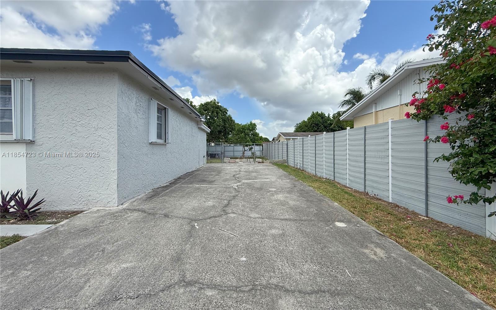 LOS ANGELES ESTATES SEC 3 - Residential