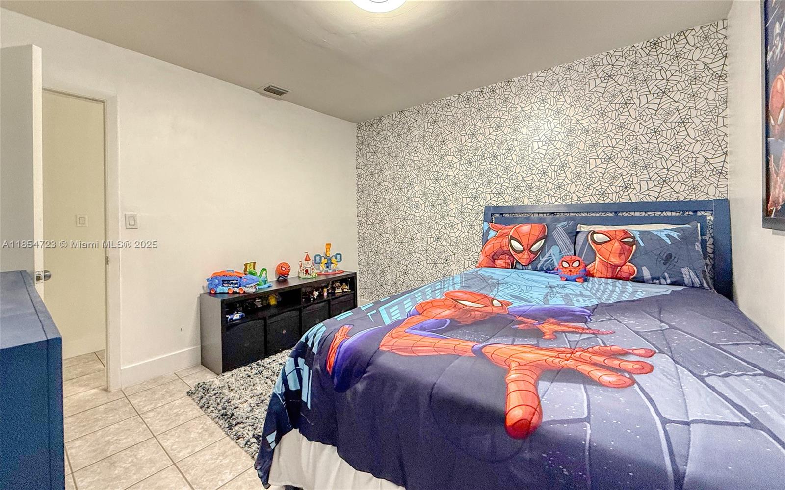 LOS ANGELES ESTATES SEC 3 - Residential