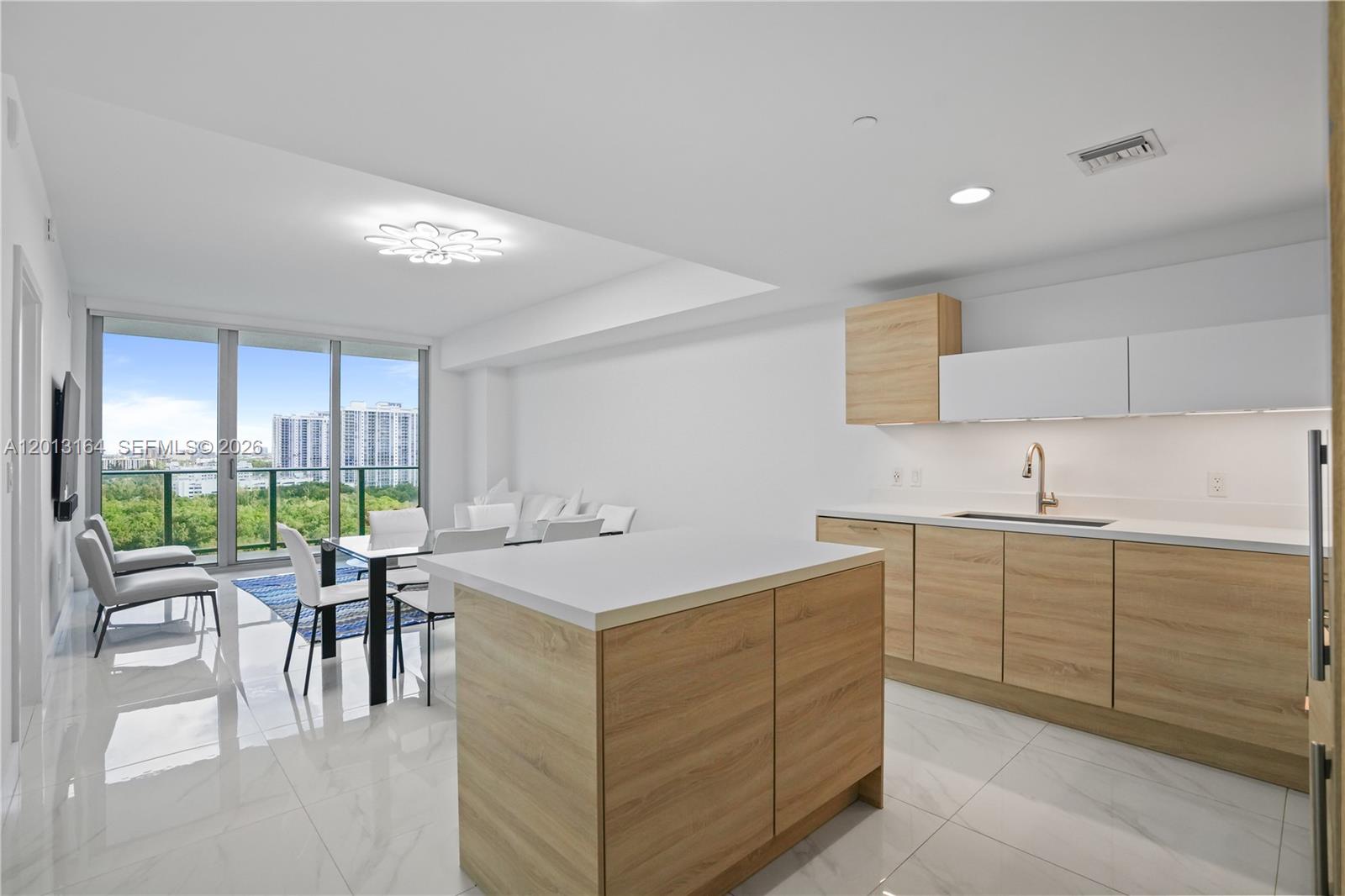 16385 Biscayne Blvd 1402