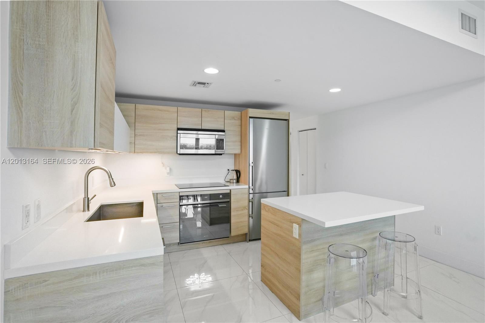 THE HARBOUR NORTH CONDO - Residential