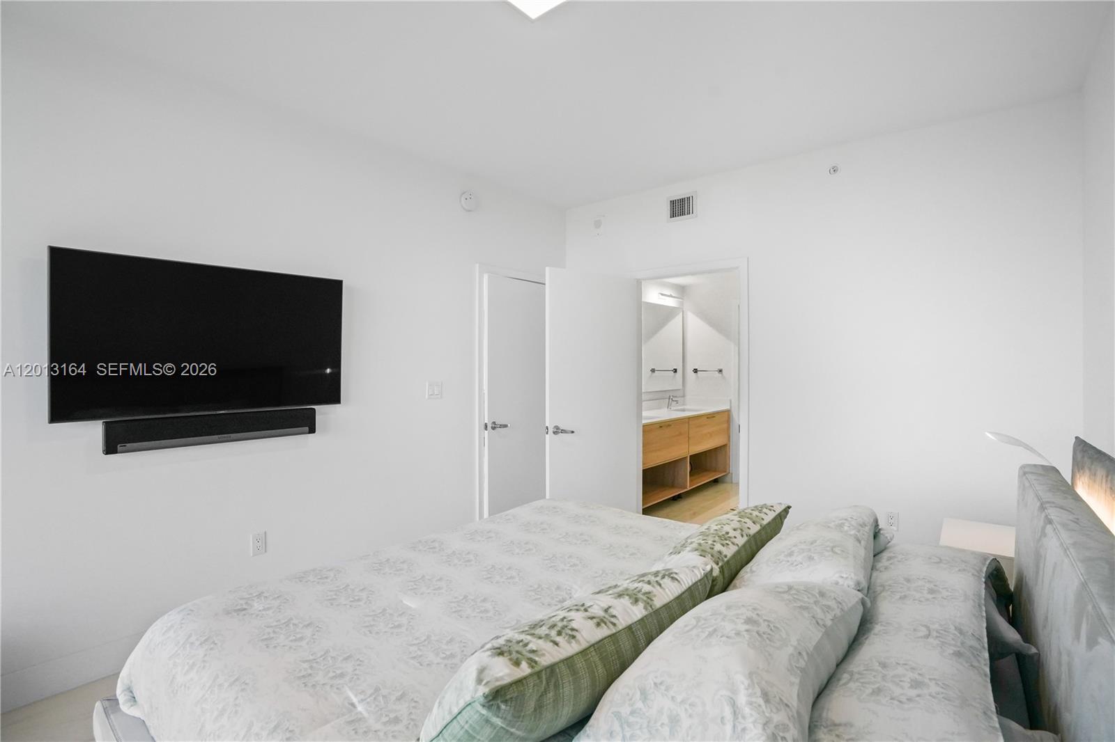 THE HARBOUR NORTH CONDO - Residential