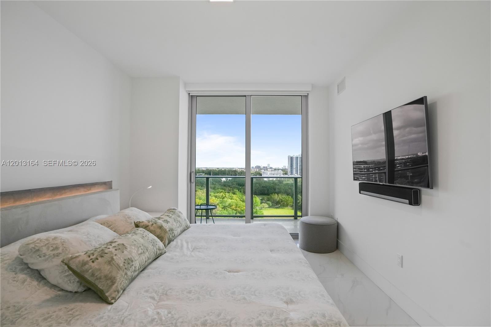 THE HARBOUR NORTH CONDO - Residential