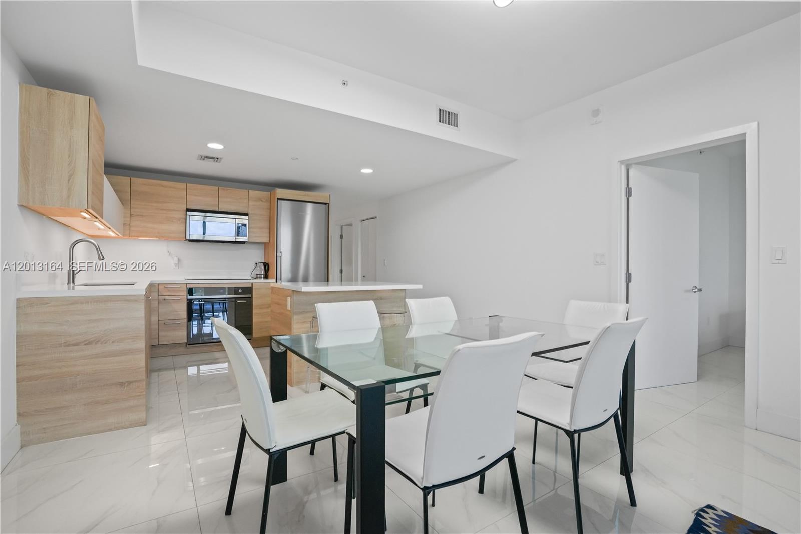 16385 Biscayne Blvd 1402
