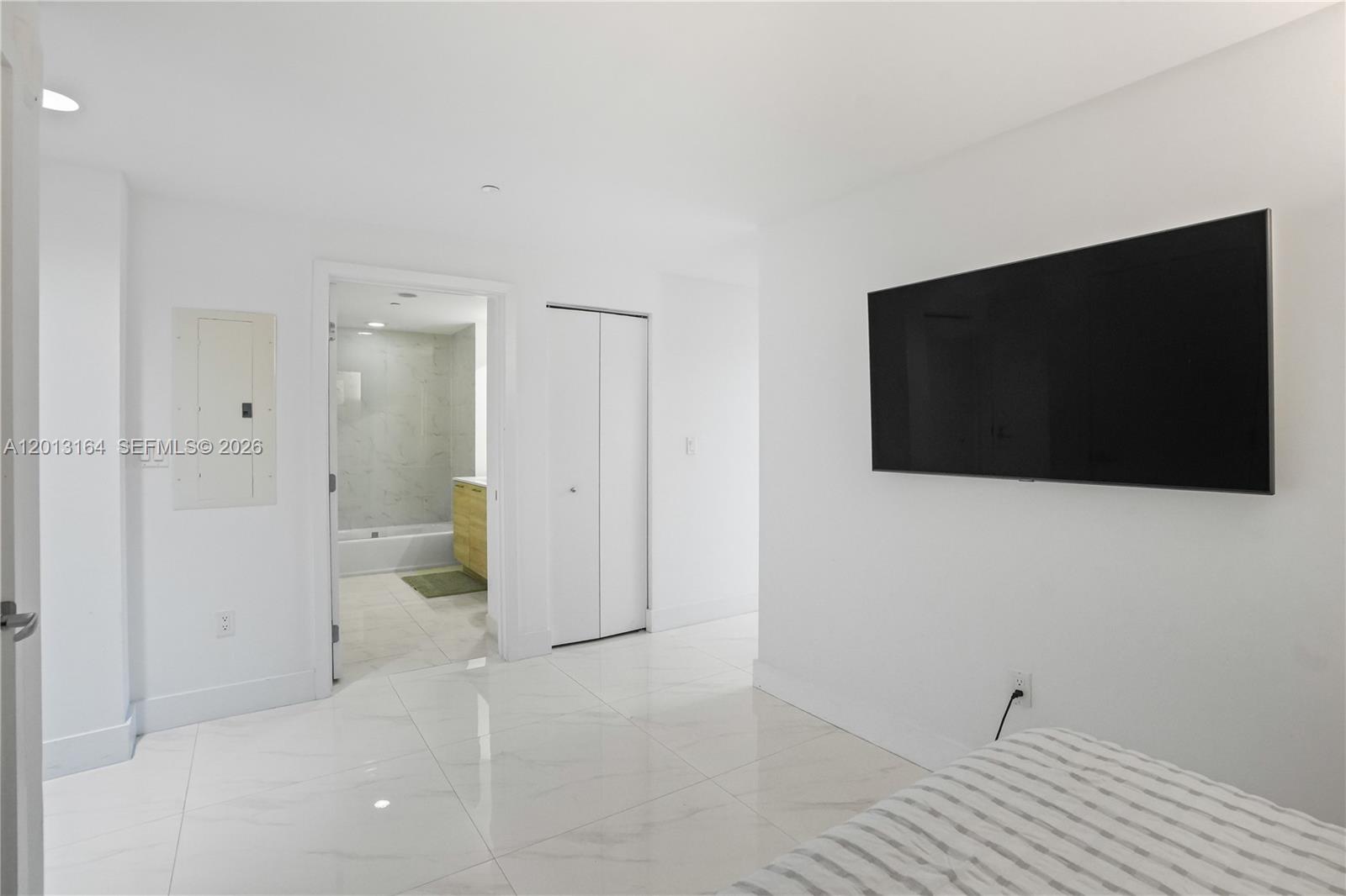 THE HARBOUR NORTH CONDO - Residential