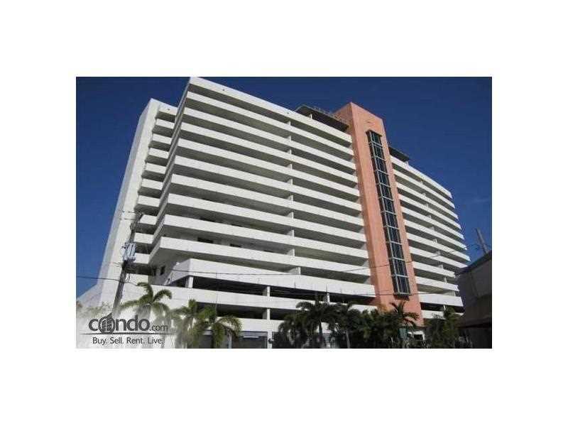 Gorgeous apartment in the heart of Miami! Allow yourself to be taken by the stunning city views as you stand in the vast and open balcony. Enjoy a secure building with ample parking, a breathtaking pool, party rooms and well kept maintenance.