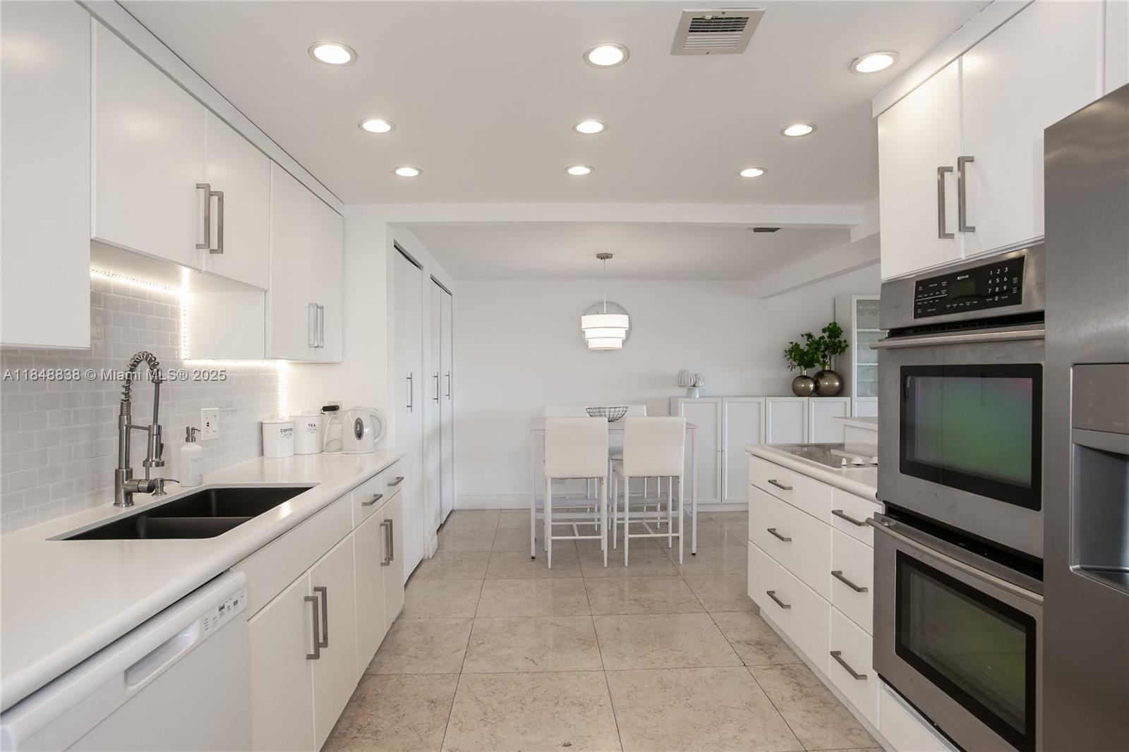 CRICKET CLUB CONDO - Residential