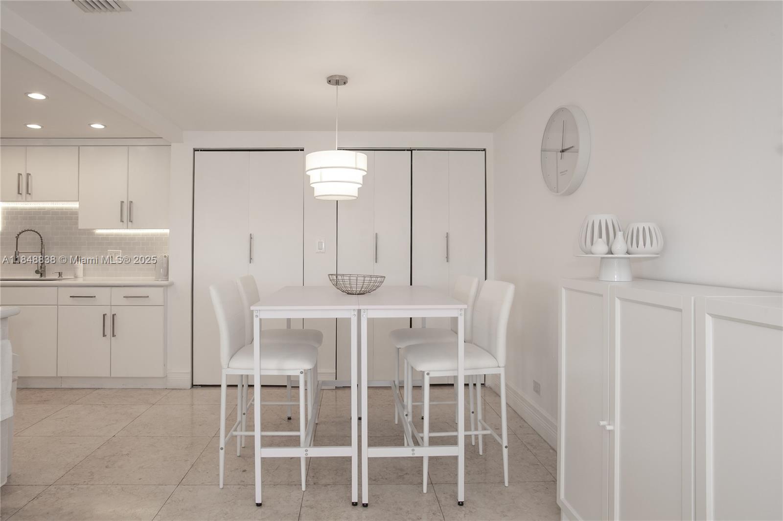 CRICKET CLUB CONDO - Residential