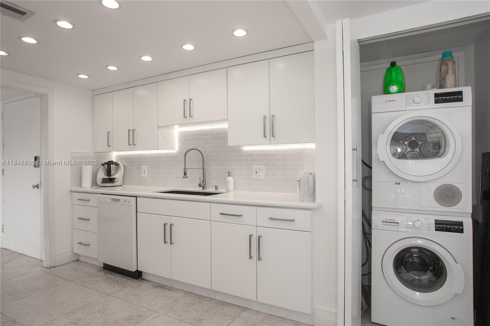 CRICKET CLUB CONDO - Residential