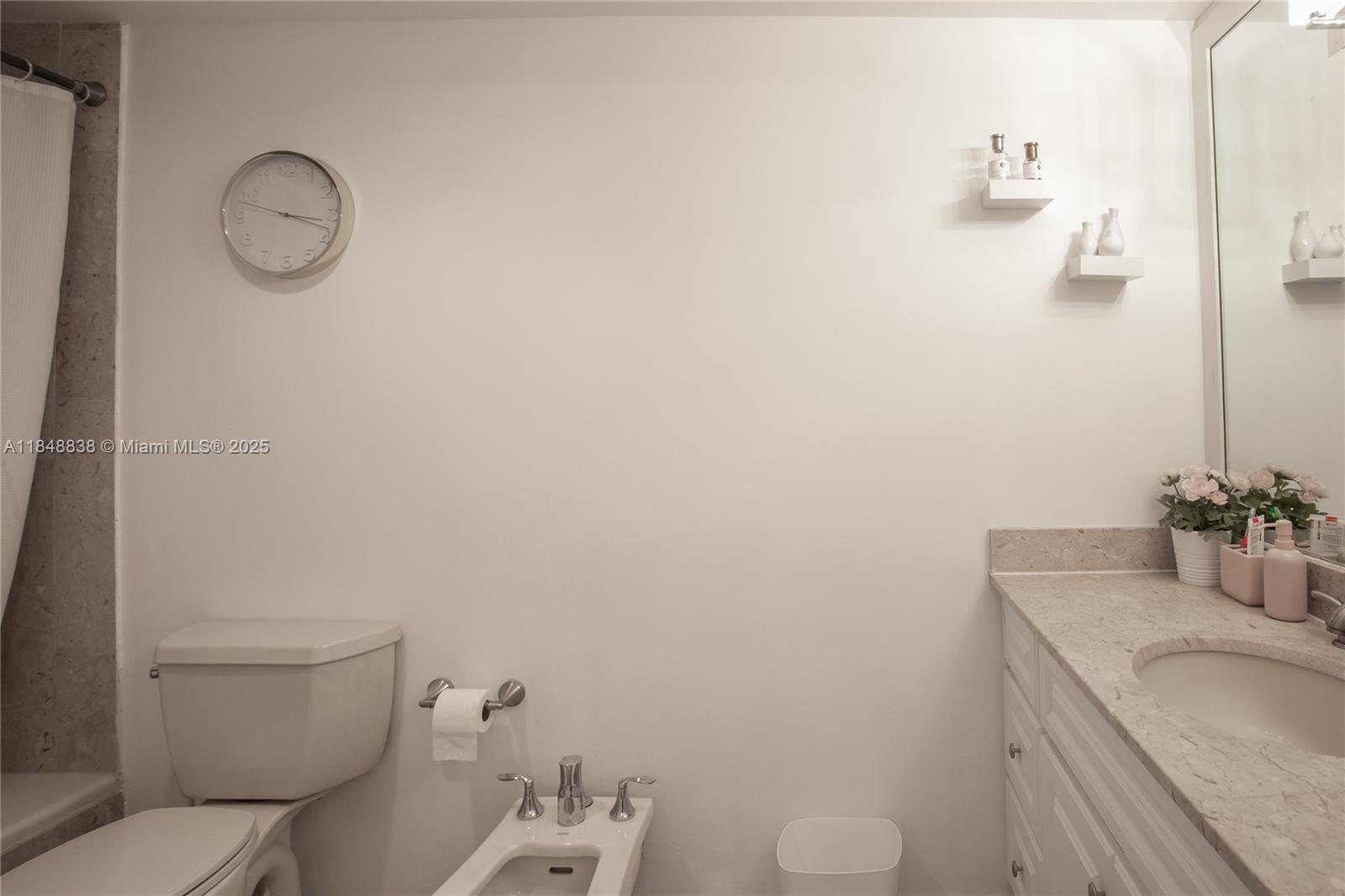 CRICKET CLUB CONDO - Residential