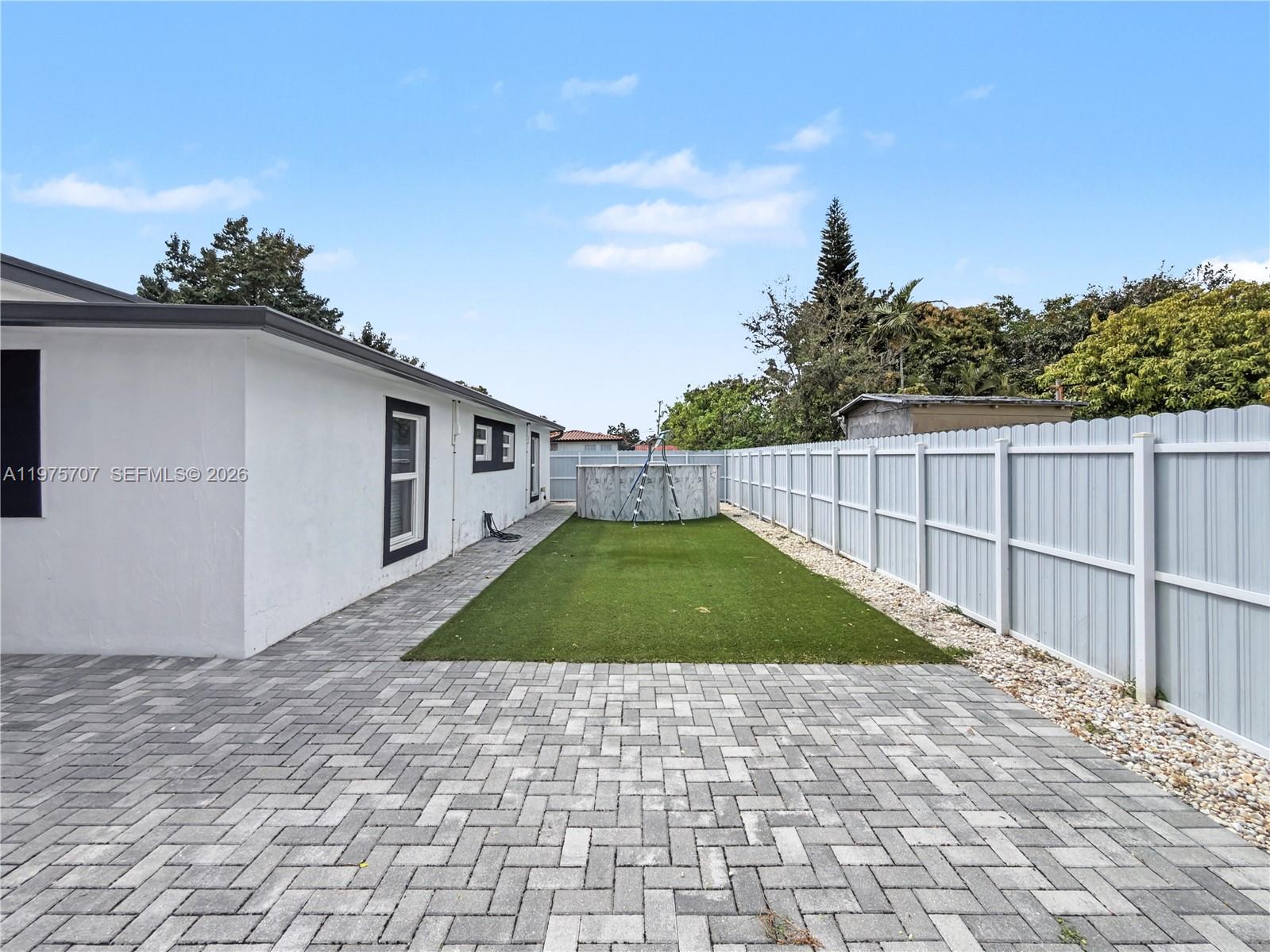 COMFORT GARDENS - Residential Income