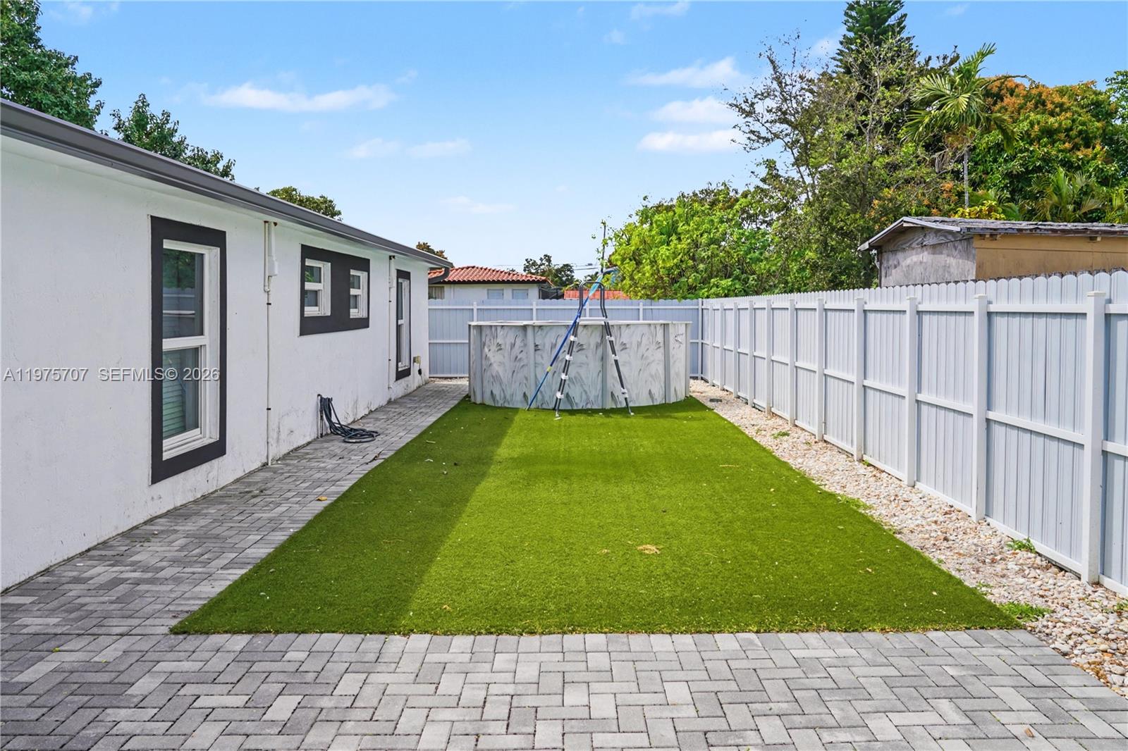 COMFORT GARDENS - Residential Income