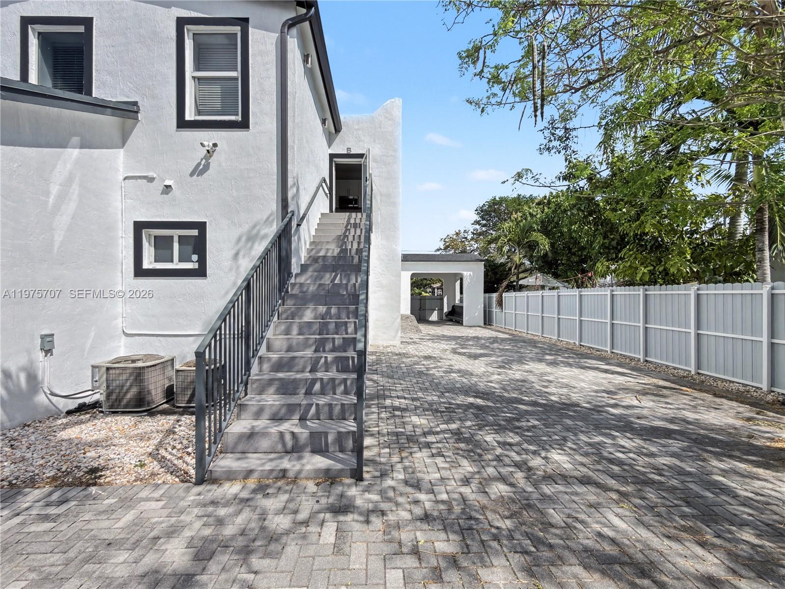 COMFORT GARDENS - Residential Income