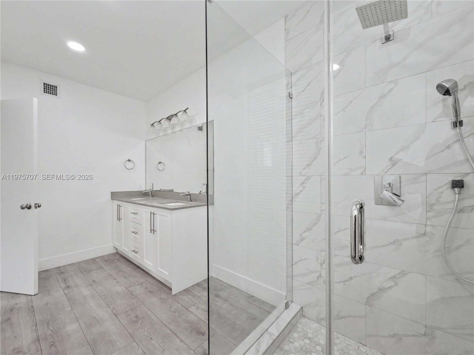 COMFORT GARDENS - Residential Income