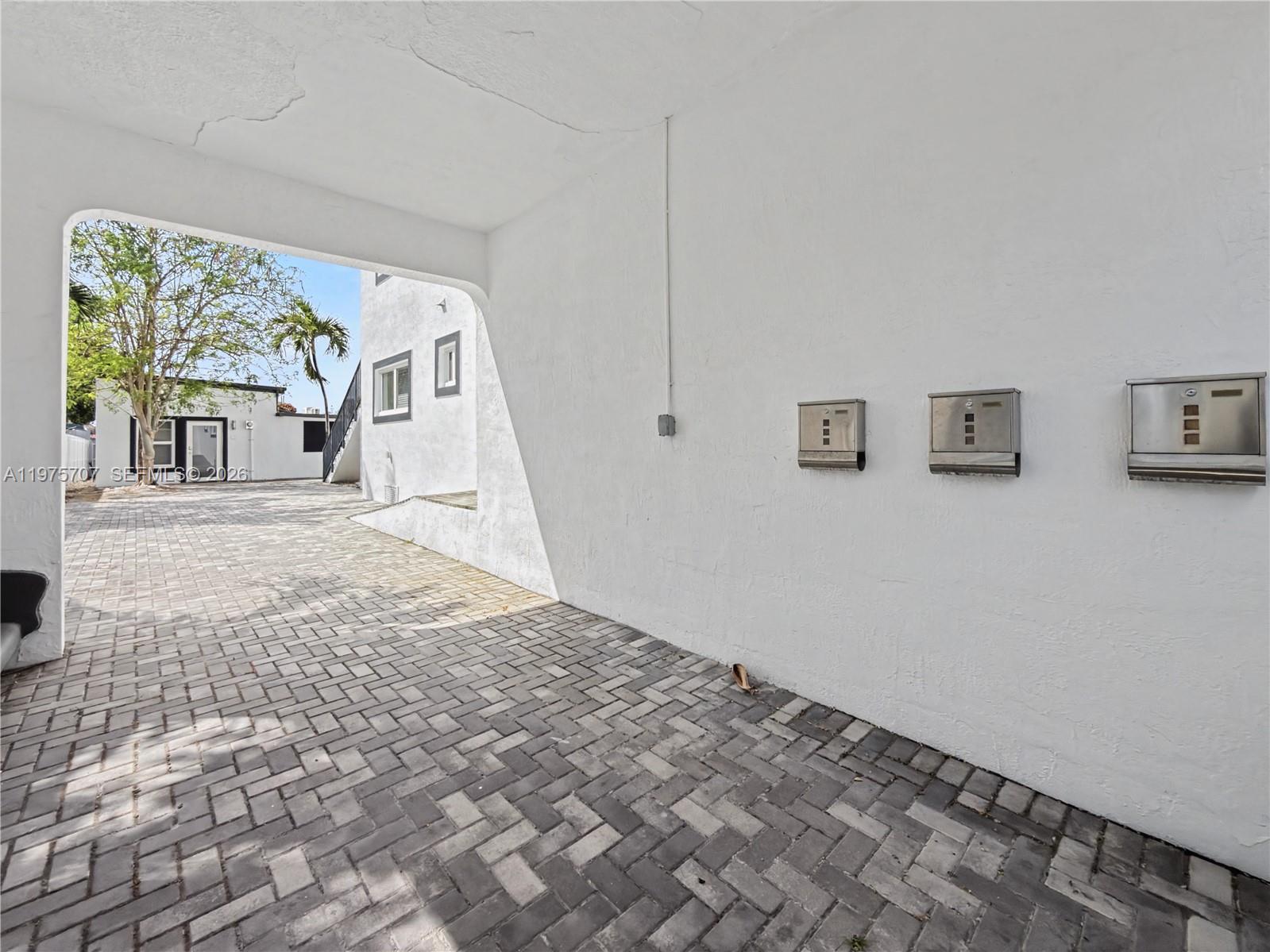 COMFORT GARDENS - Residential Income