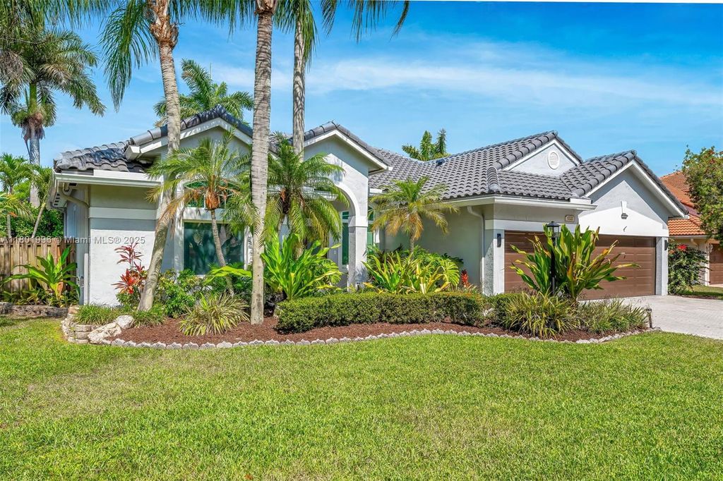 Photo of 6121 Superior Blvd, Davie, FL 33331 (MLS # A11801996)