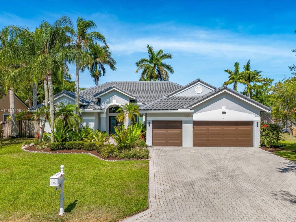 Photo of 6121 Superior Blvd, Davie, FL 33331 (MLS # A11801996)