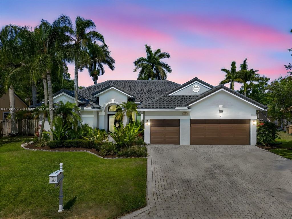 Photo of 6121 Superior Blvd, Davie, FL 33331 (MLS # A11801996)