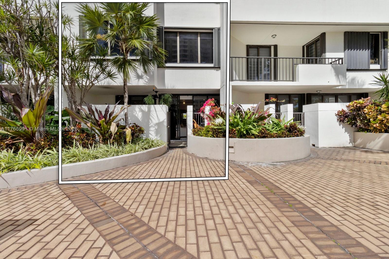 Property for Sale at 520 Brickell Key Dr A307, Miami, Broward County, Florida - Bedrooms: 2 
Bathrooms: 3  - $1,090,000