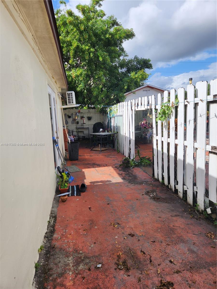 CORAL PARK ESTATES SEC 1 - Residential Lease