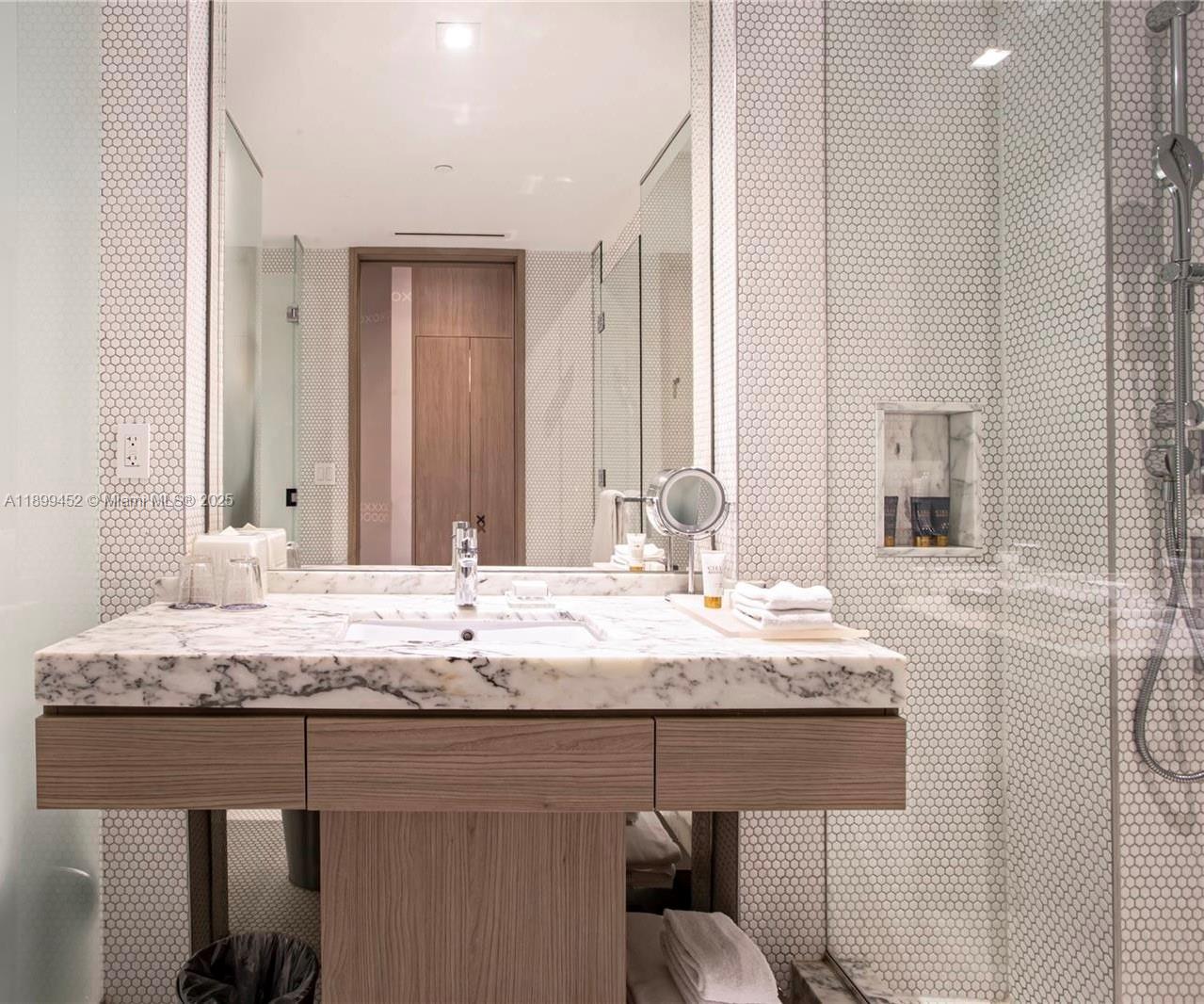 801 SMA DESIGNER SUITES C - Residential