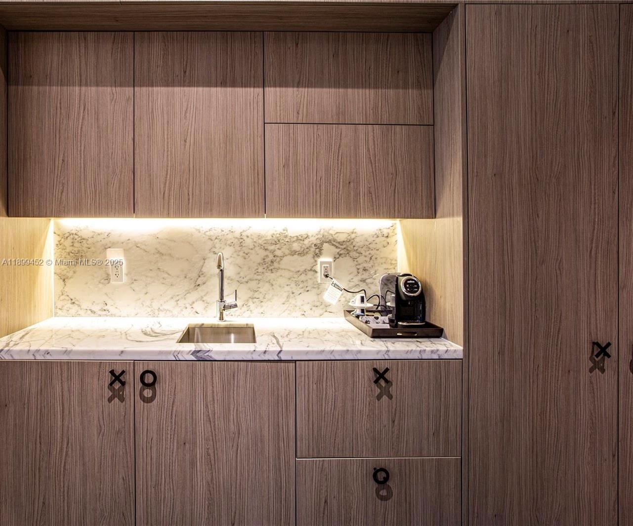 801 SMA DESIGNER SUITES C - Residential