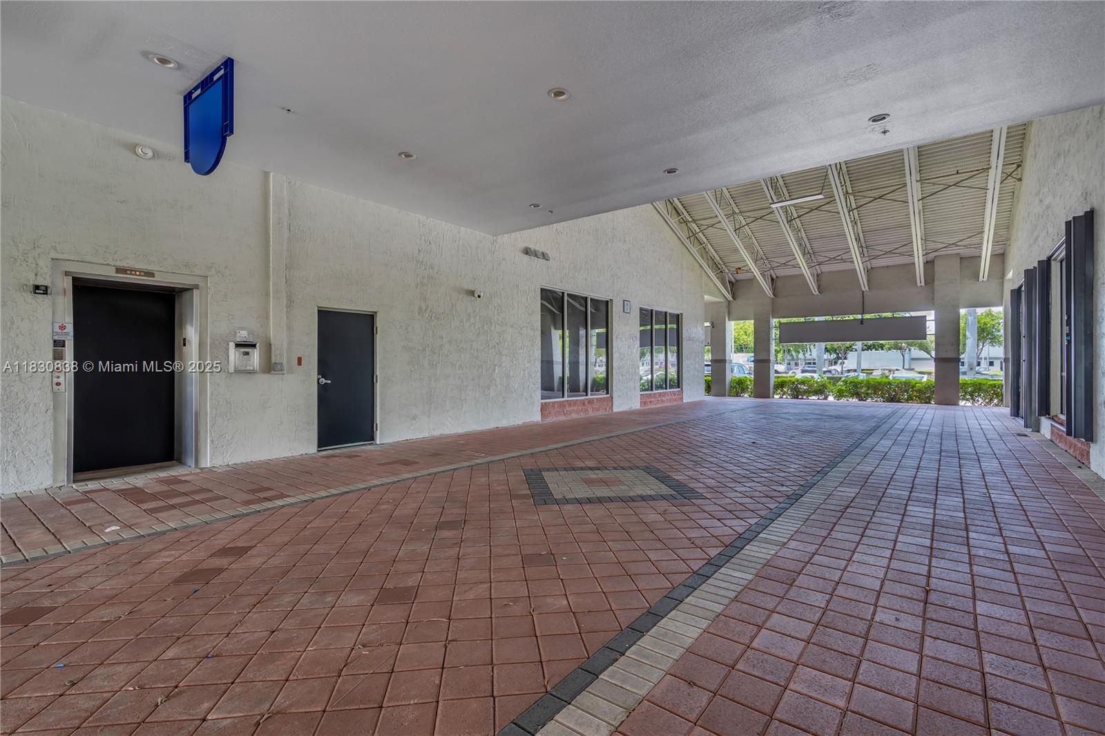 8726 NW 26th St 27