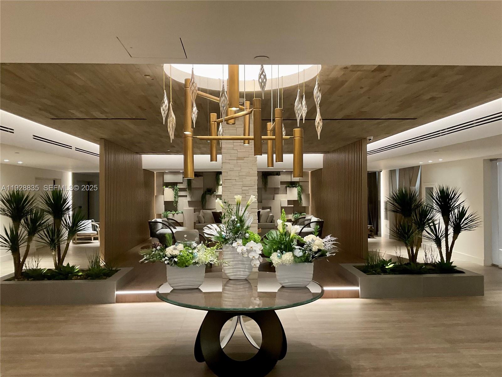 2301 Collins Ave 704