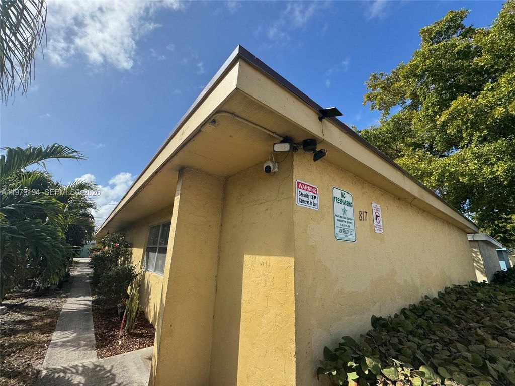 Photo of 805 S H St, Lake Worth, FL 33460 (MLS # A11979194)