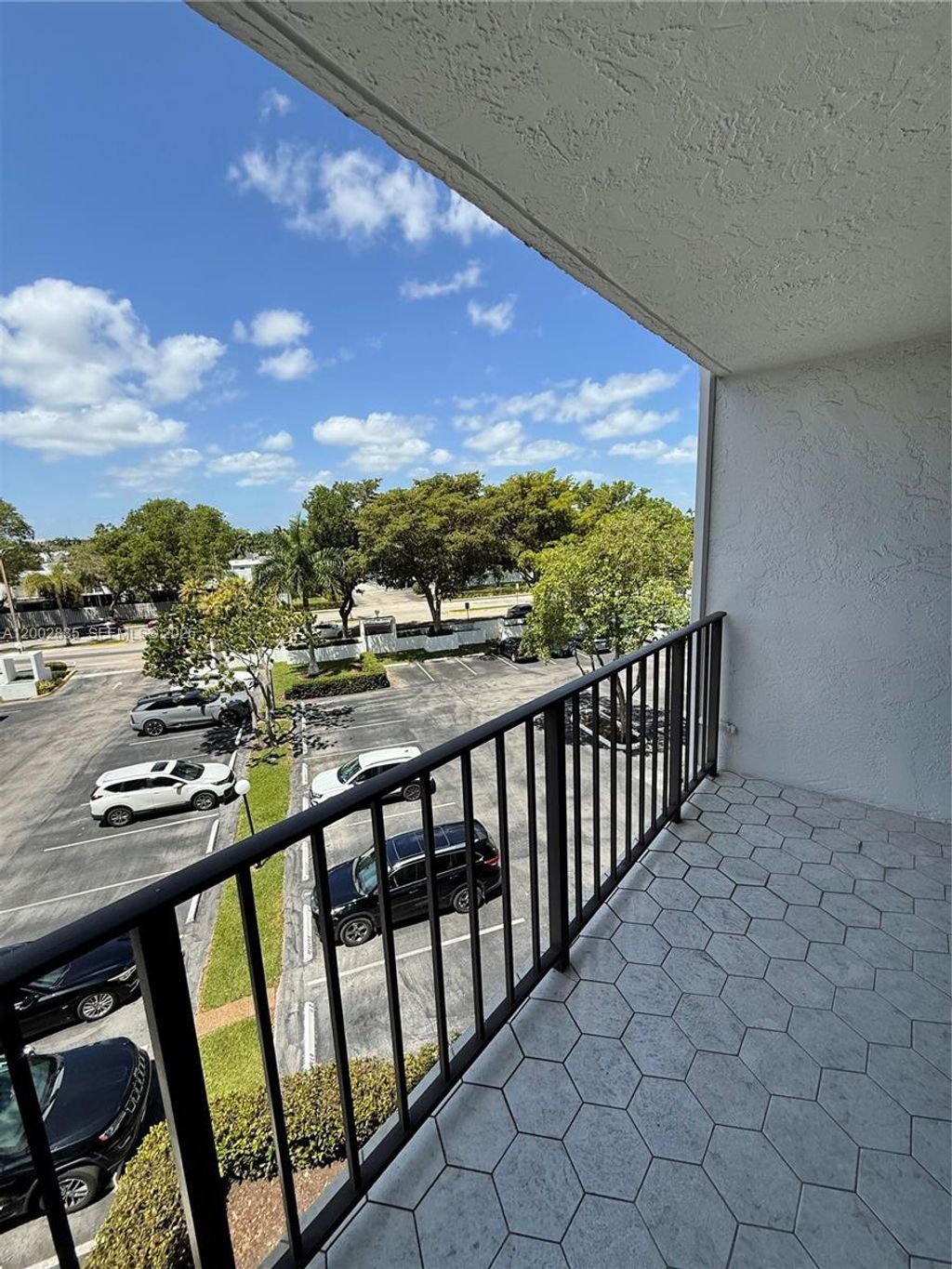 Photo of 1000 Parkview Dr #407, Hallandale Beach, FL 33009 (MLS # A12002835)
