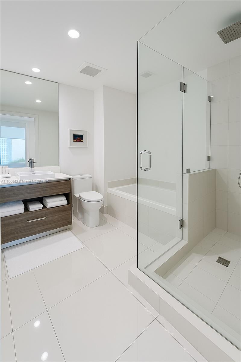 1100 MILLECENTO RESIDENCE - Residential Lease