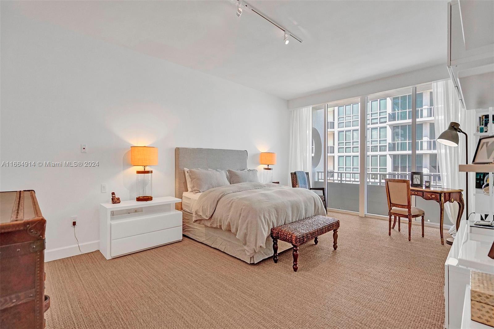 KENILWORTH CONDO - Residential