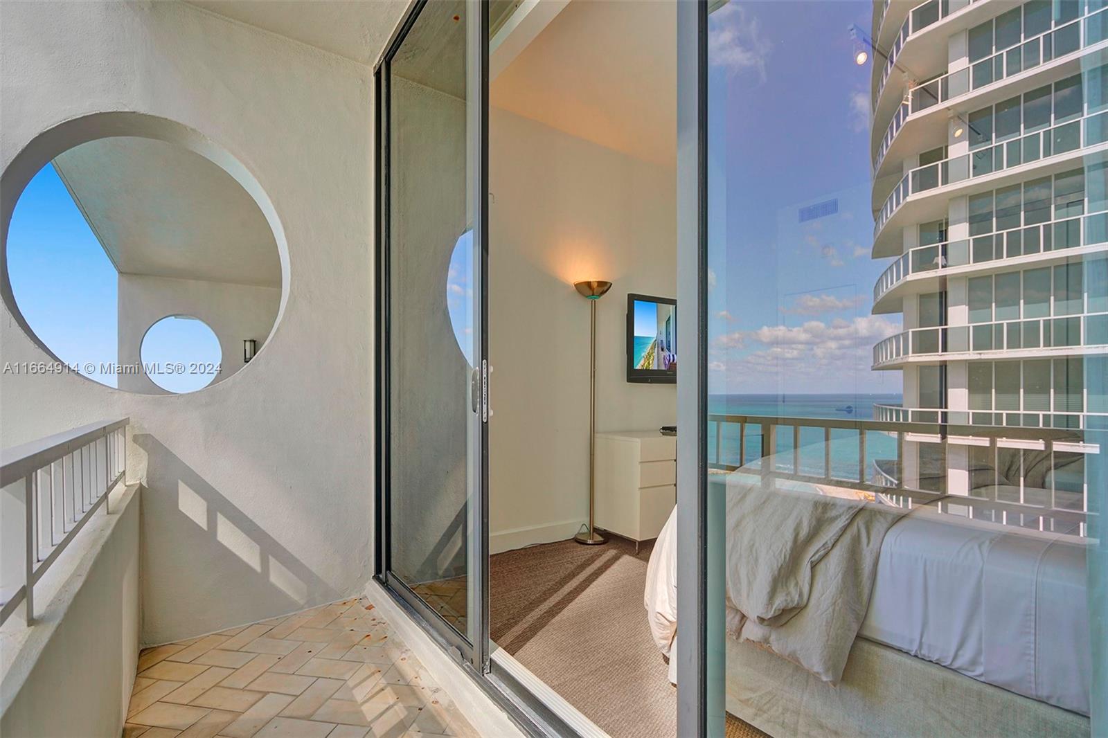 KENILWORTH CONDO - Residential