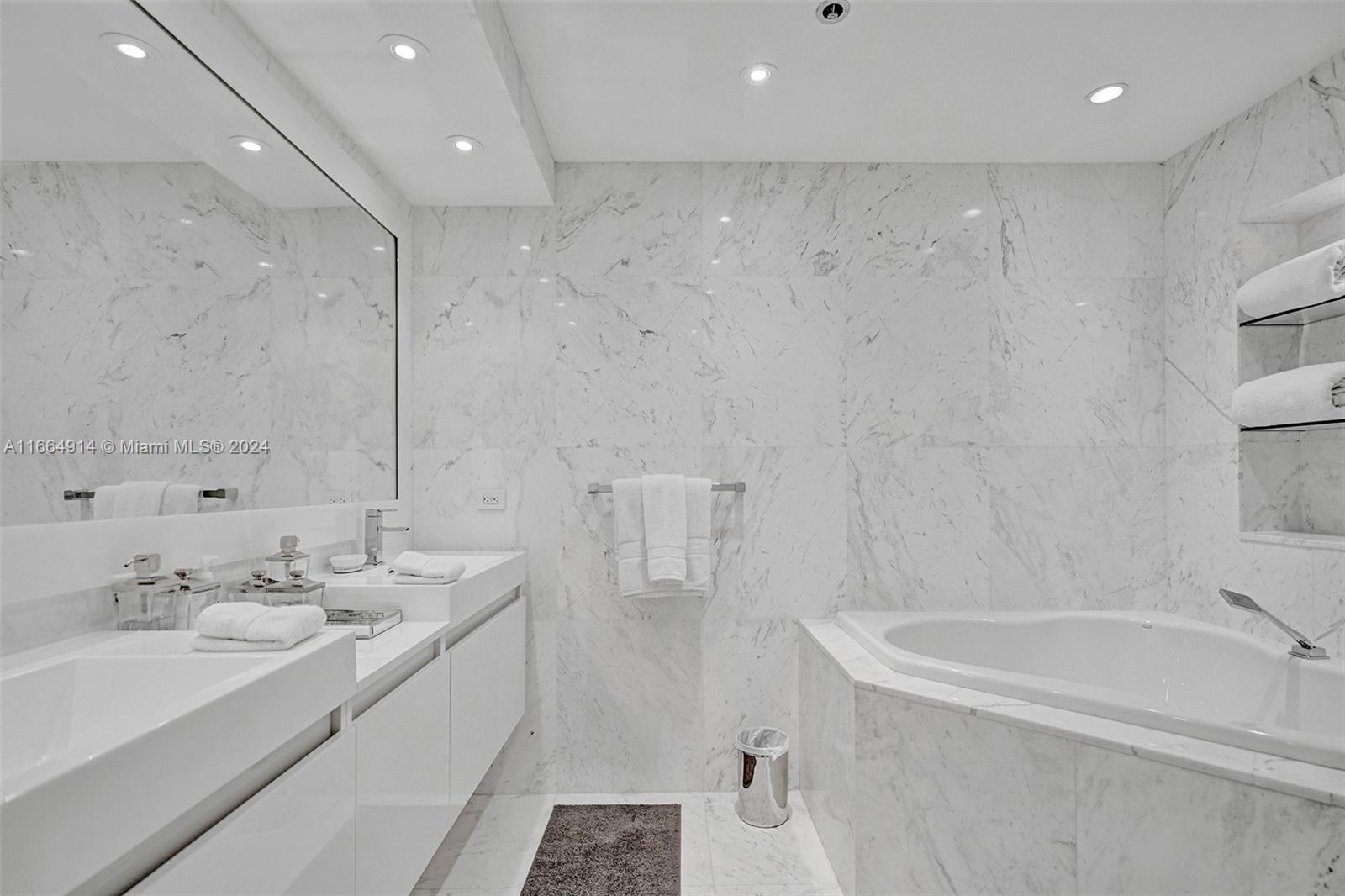 KENILWORTH CONDO - Residential