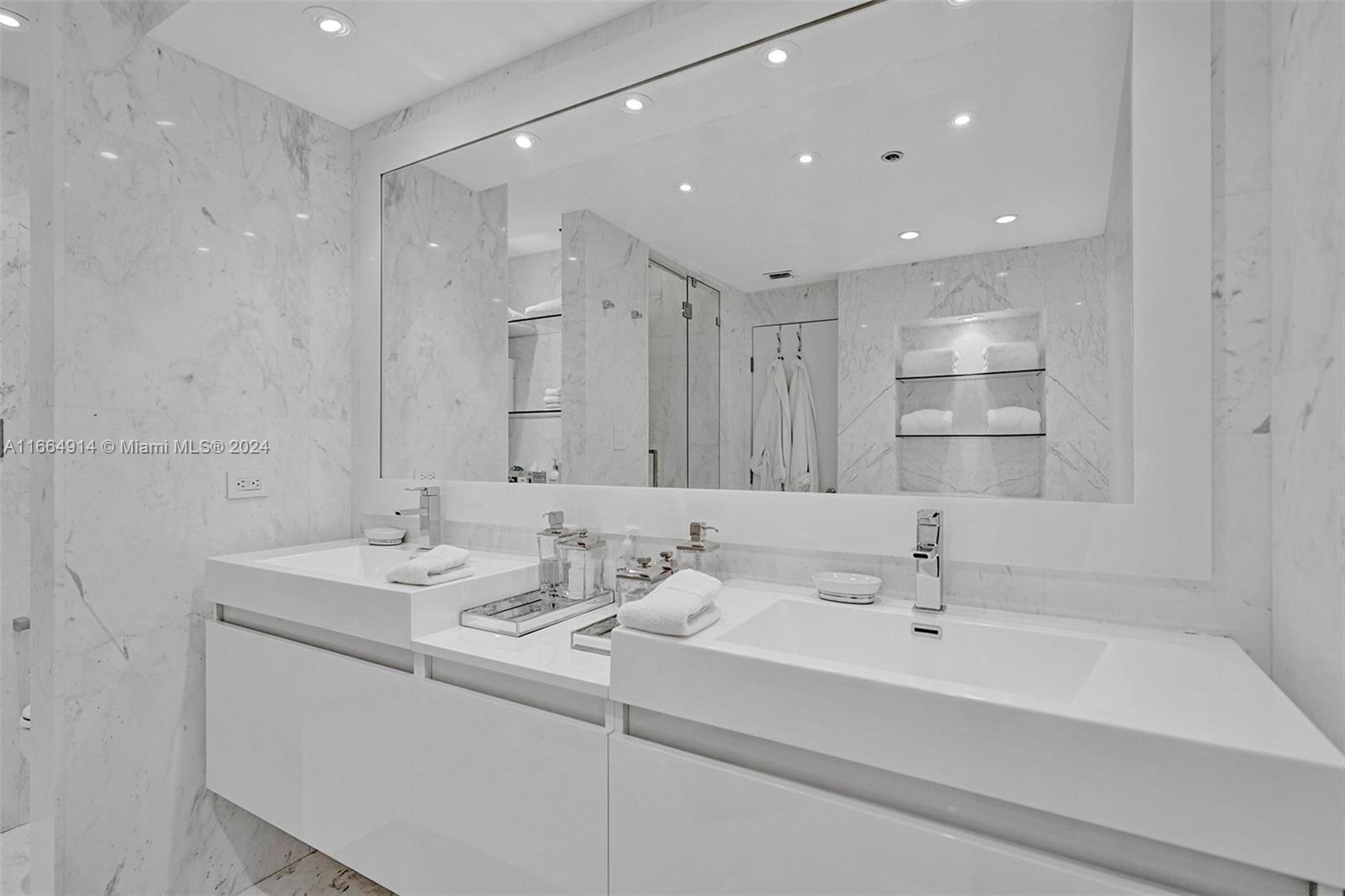 KENILWORTH CONDO - Residential