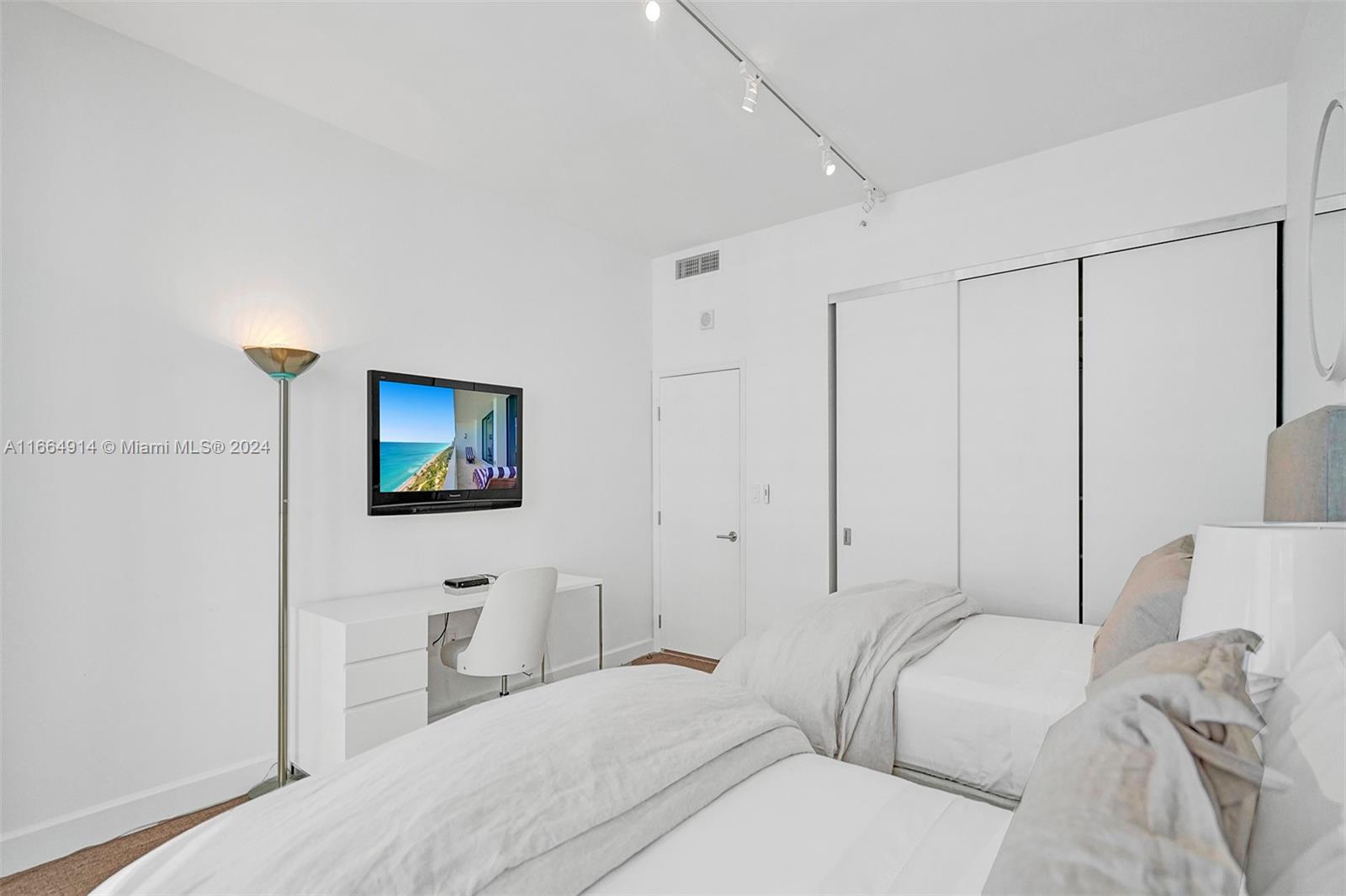 KENILWORTH CONDO - Residential