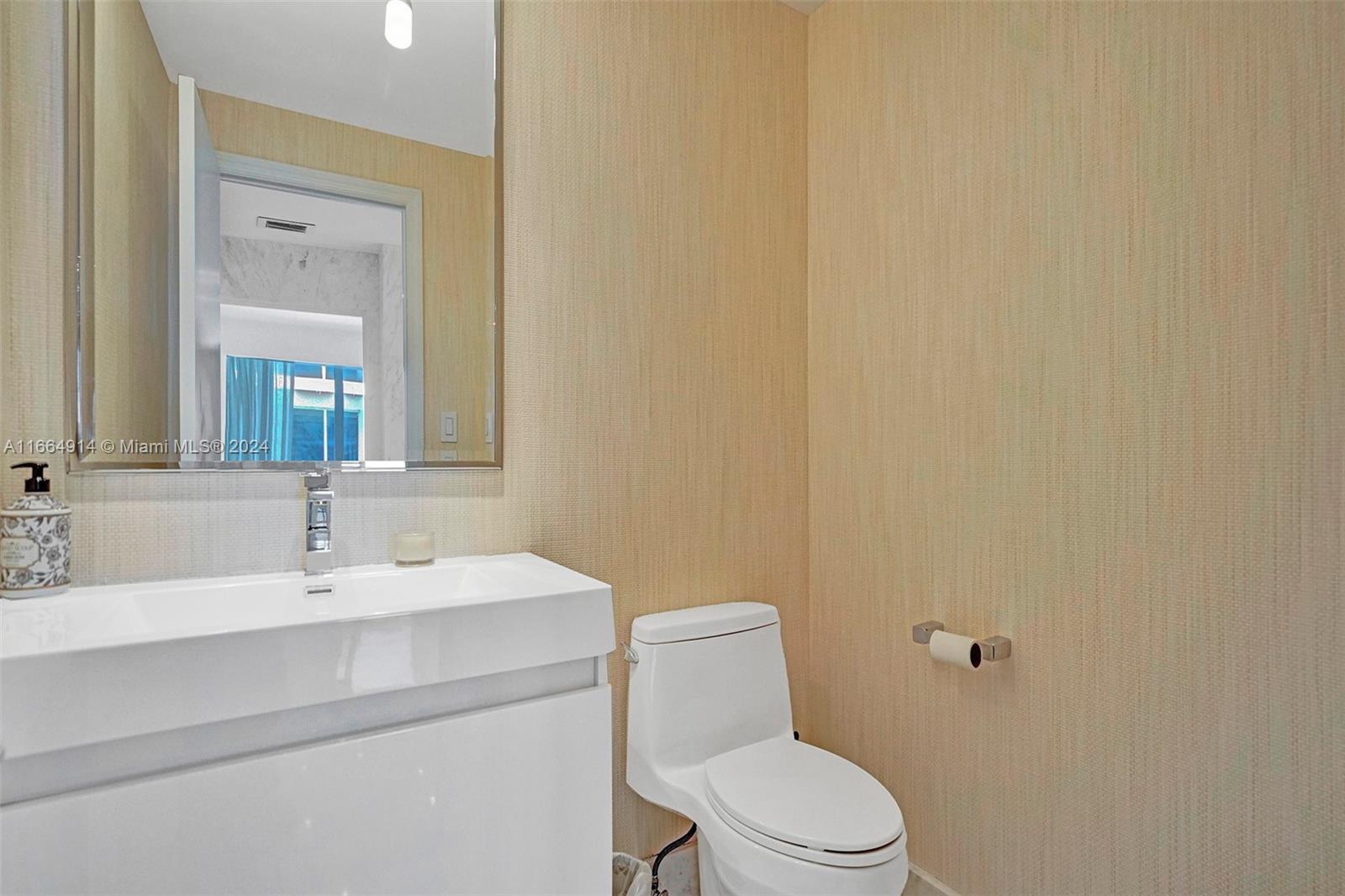 KENILWORTH CONDO - Residential