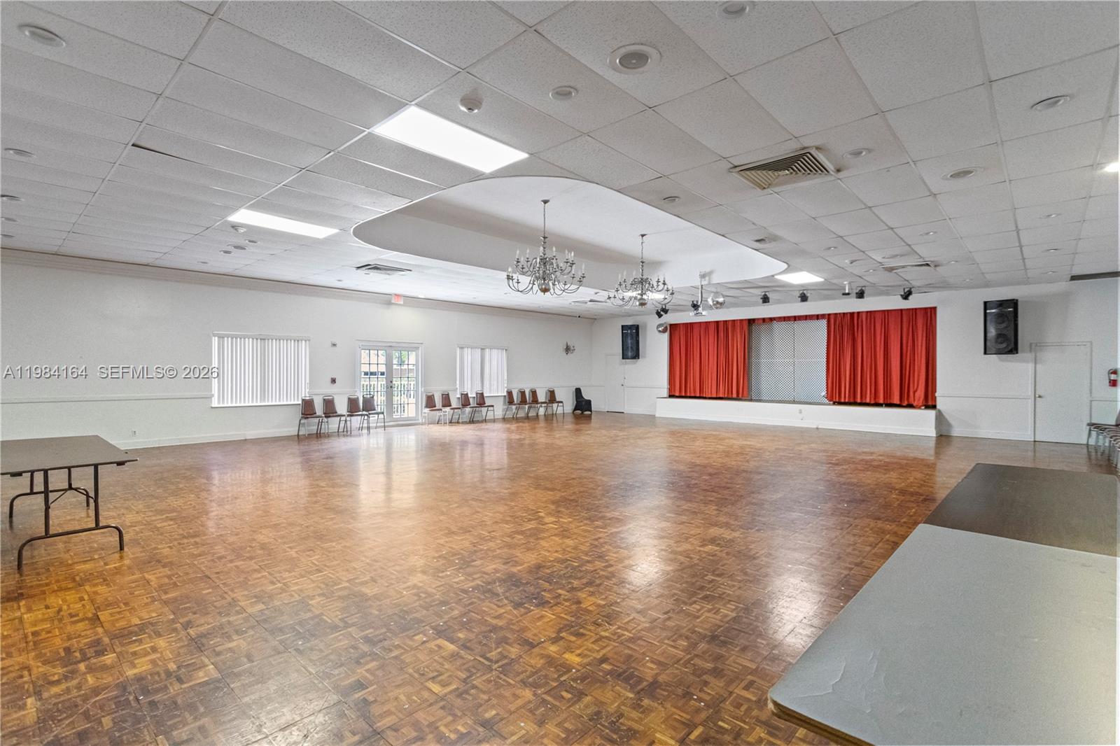 HALLMARK OF HOLLYWOOD CON - Residential Lease