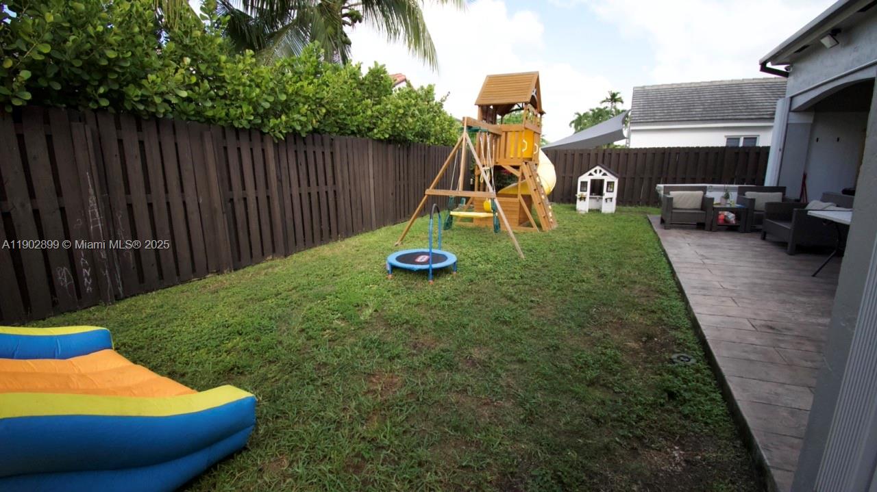 HEFTLER HOMES AT LAGO MAR - Residential