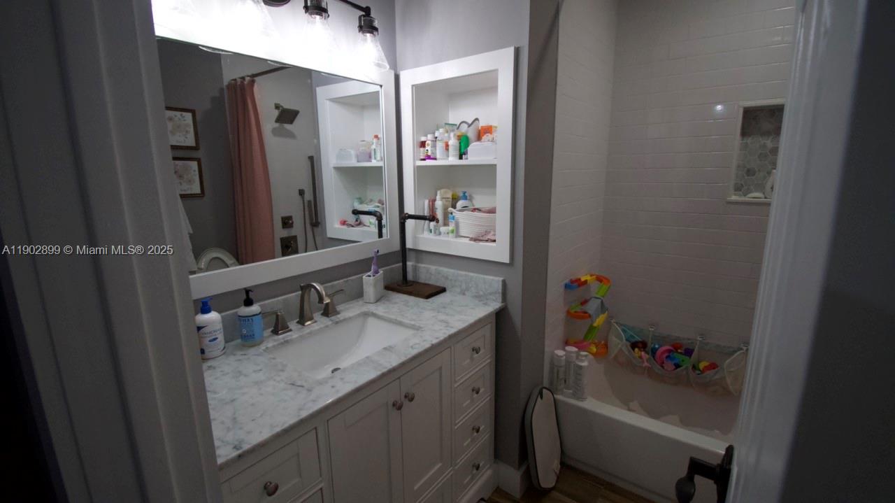 HEFTLER HOMES AT LAGO MAR - Residential