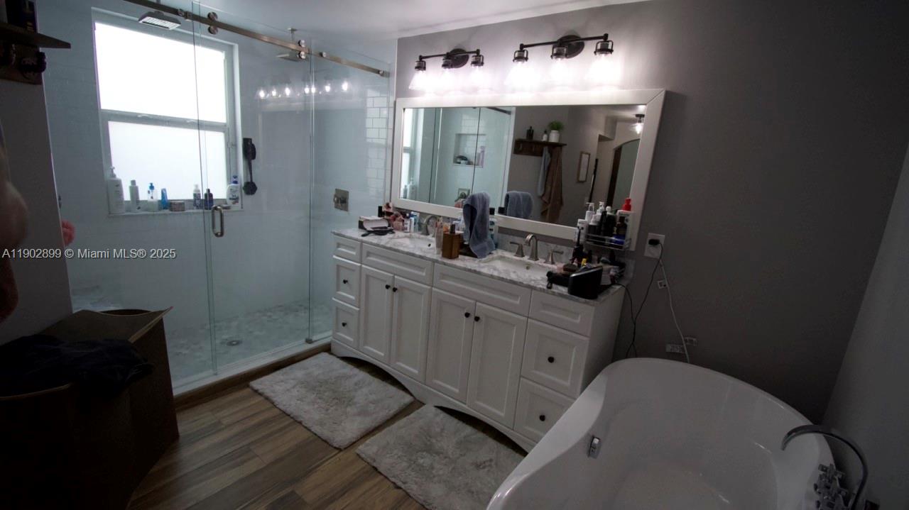 HEFTLER HOMES AT LAGO MAR - Residential