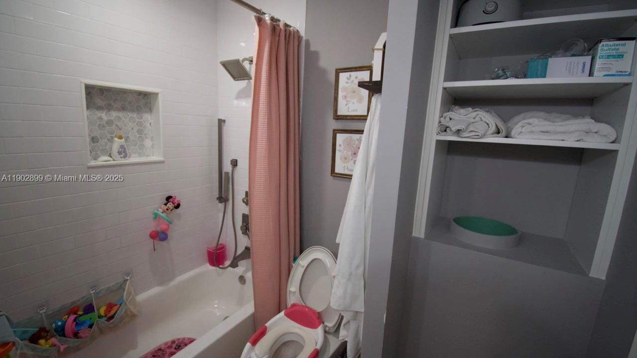 HEFTLER HOMES AT LAGO MAR - Residential