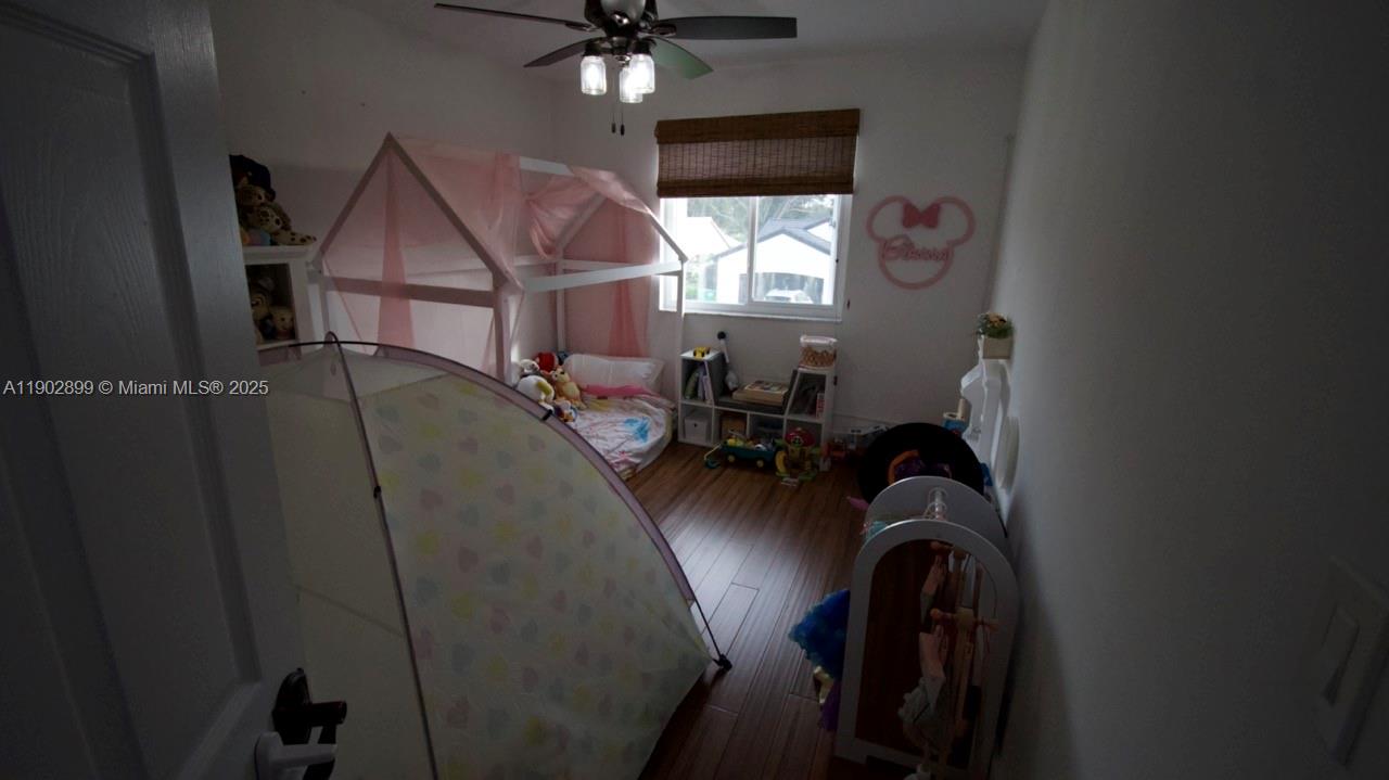 HEFTLER HOMES AT LAGO MAR - Residential