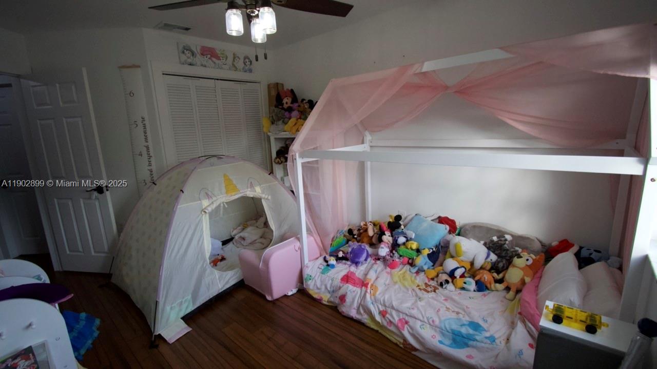 HEFTLER HOMES AT LAGO MAR - Residential