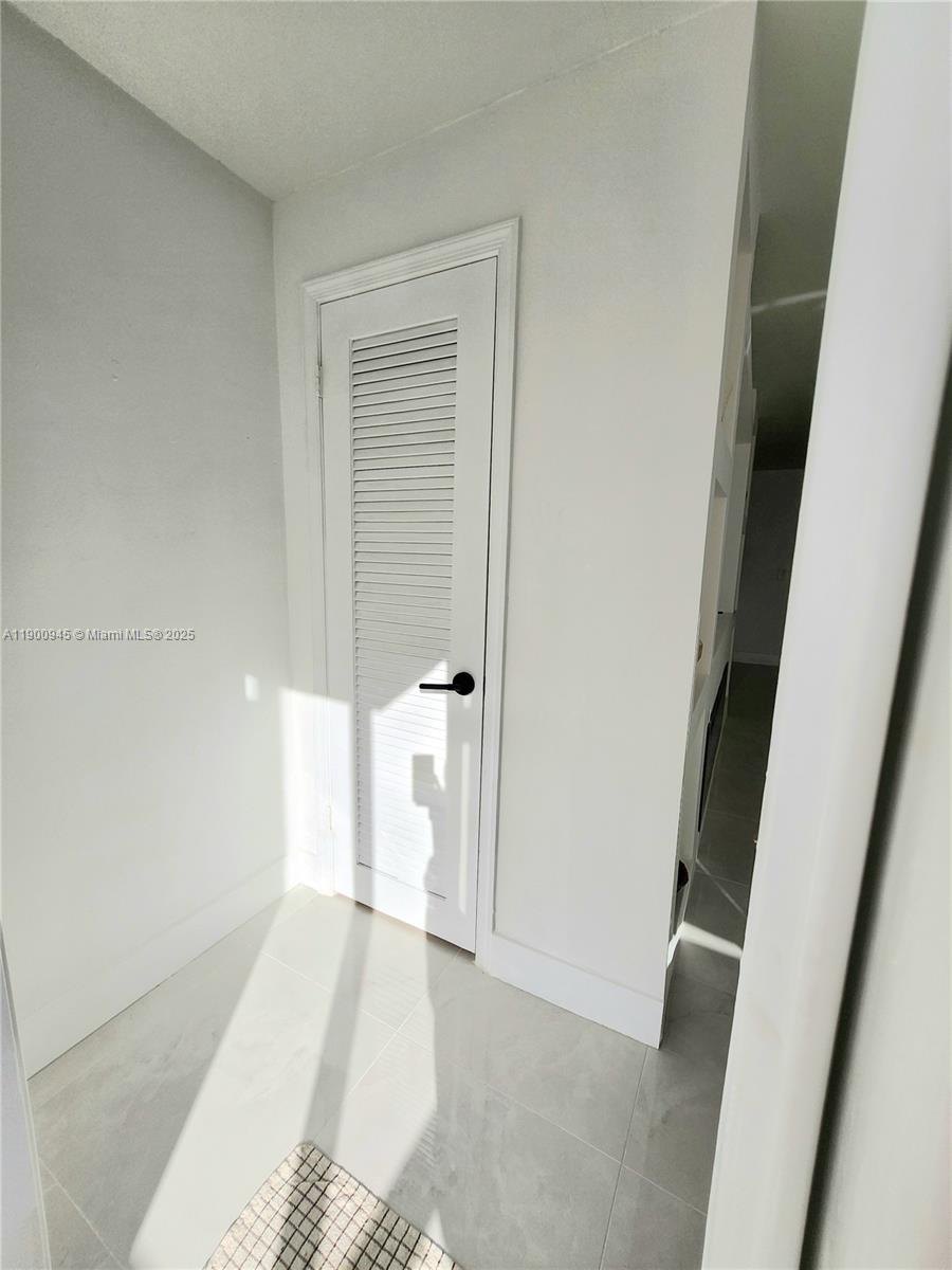 LAUDERDALE WEST 2 SEC - Residential