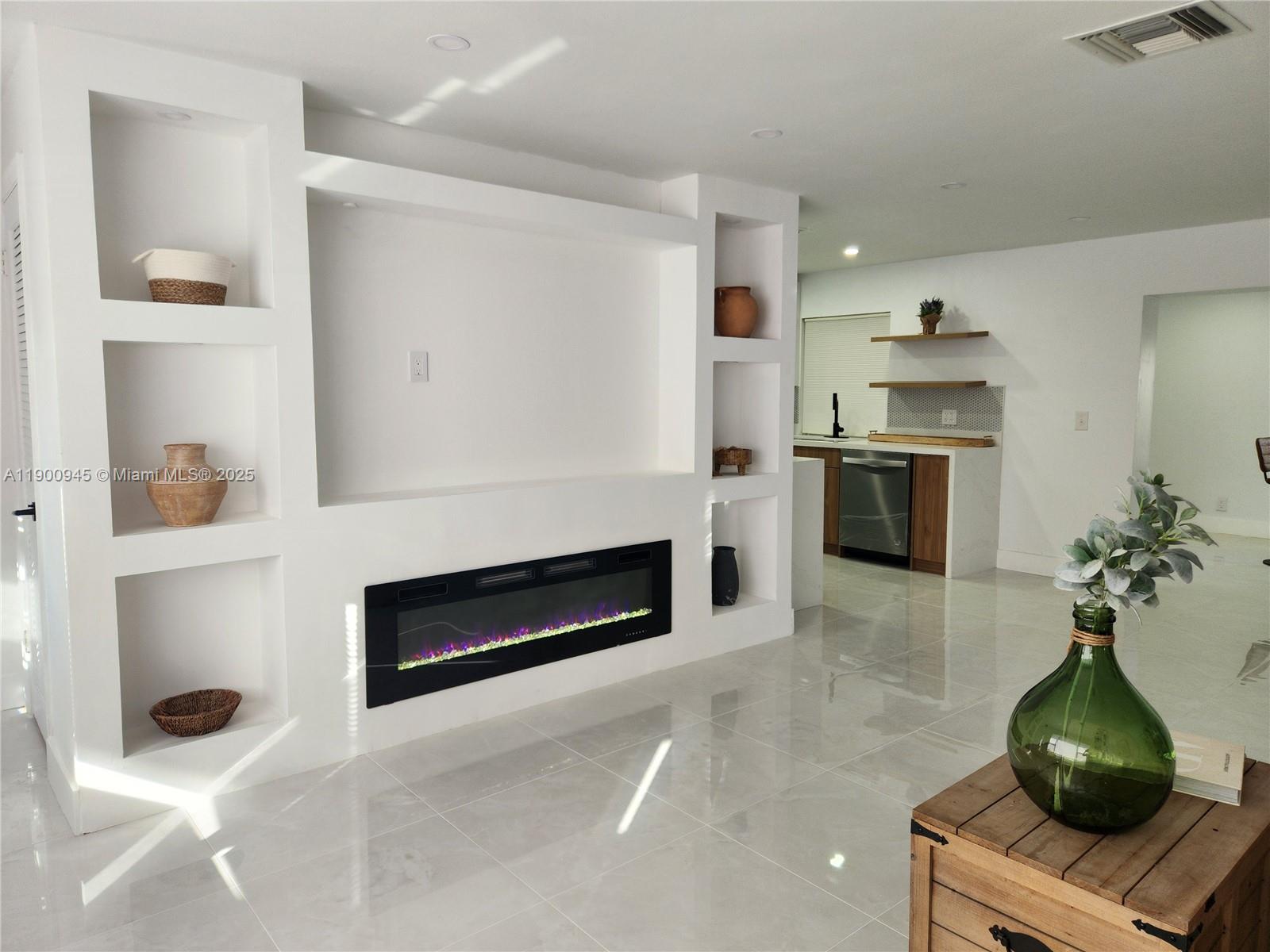 LAUDERDALE WEST 2 SEC - Residential